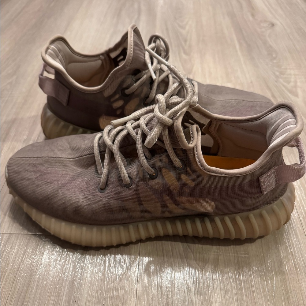 Men’s Yeezys - Picture 2 of 8